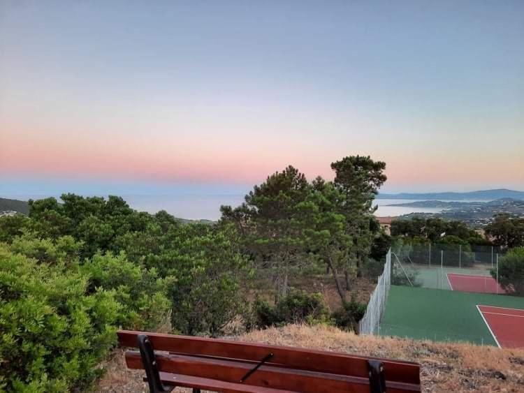 Tres Bel Appartement T3 Avec Splendide Vue Mer Les Issambres Exterior photo