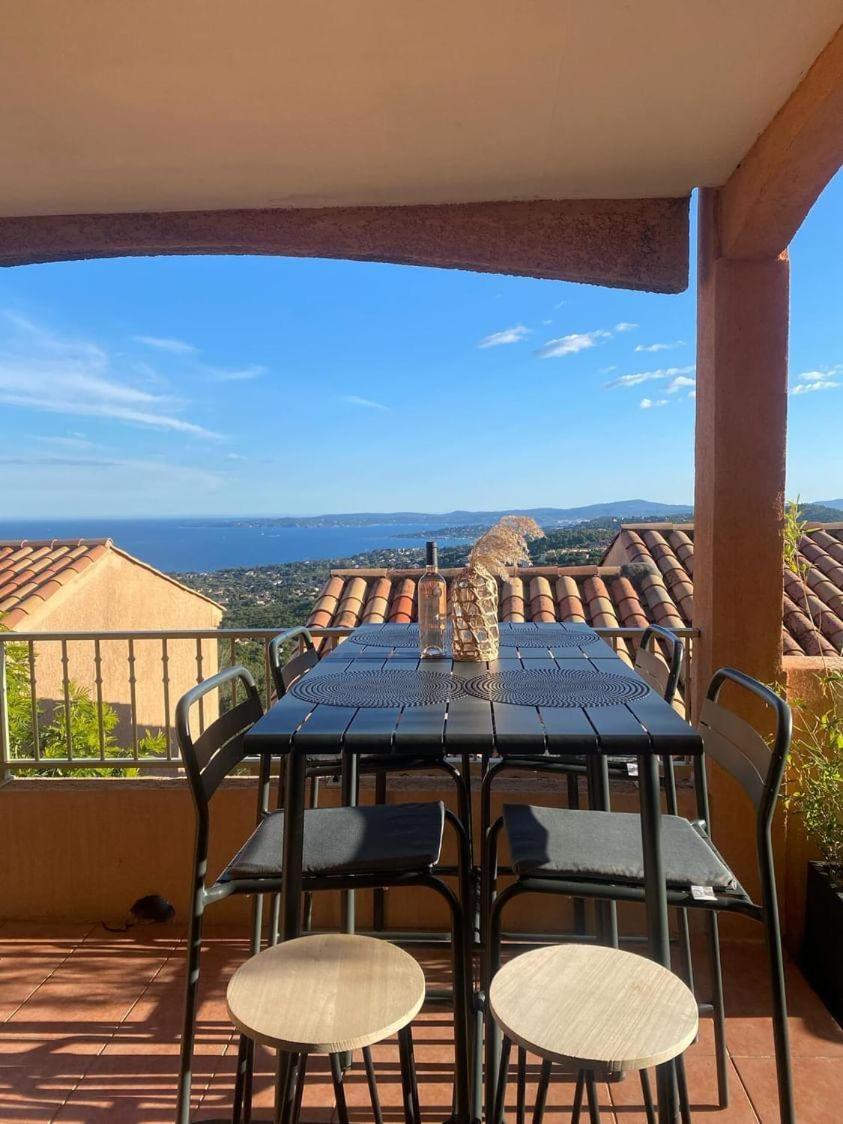Tres Bel Appartement T3 Avec Splendide Vue Mer Les Issambres Exterior photo